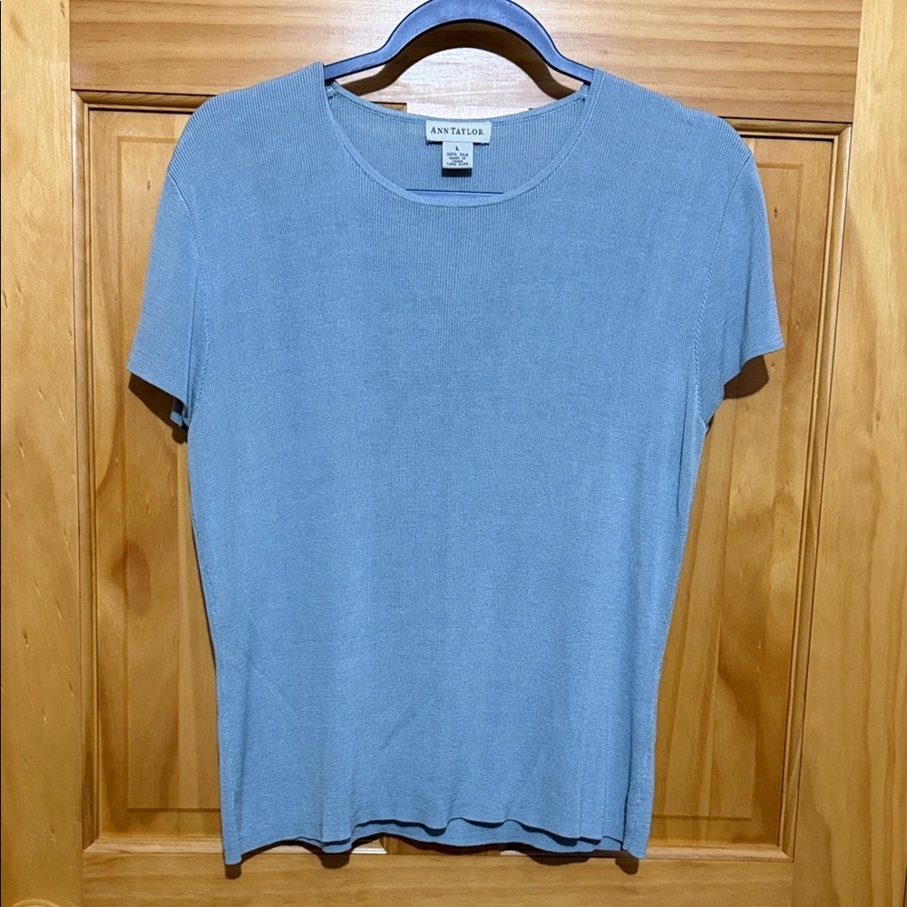 Ann Taylor 100% Silk Light Blue Short Sleeve Shirt Top, Size Large.